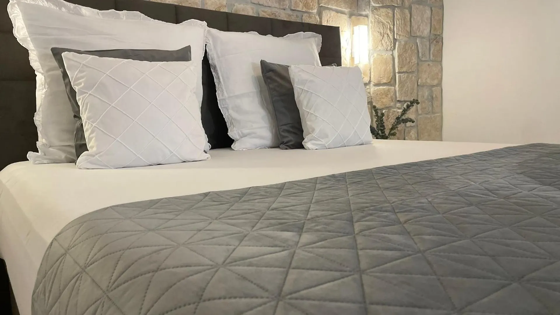 דירות פובליאנה Stonehouse-Pag